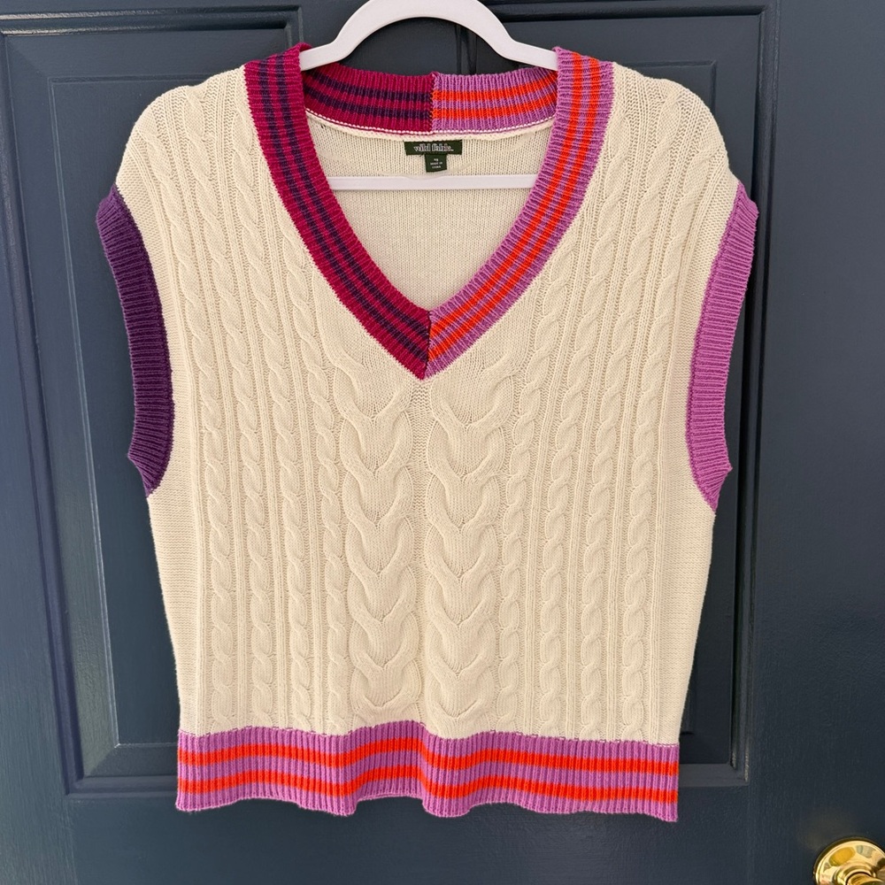 Wild Fable White Cable Knit V-Neck Sweater Vest Pink & Purple Trim - Size XS